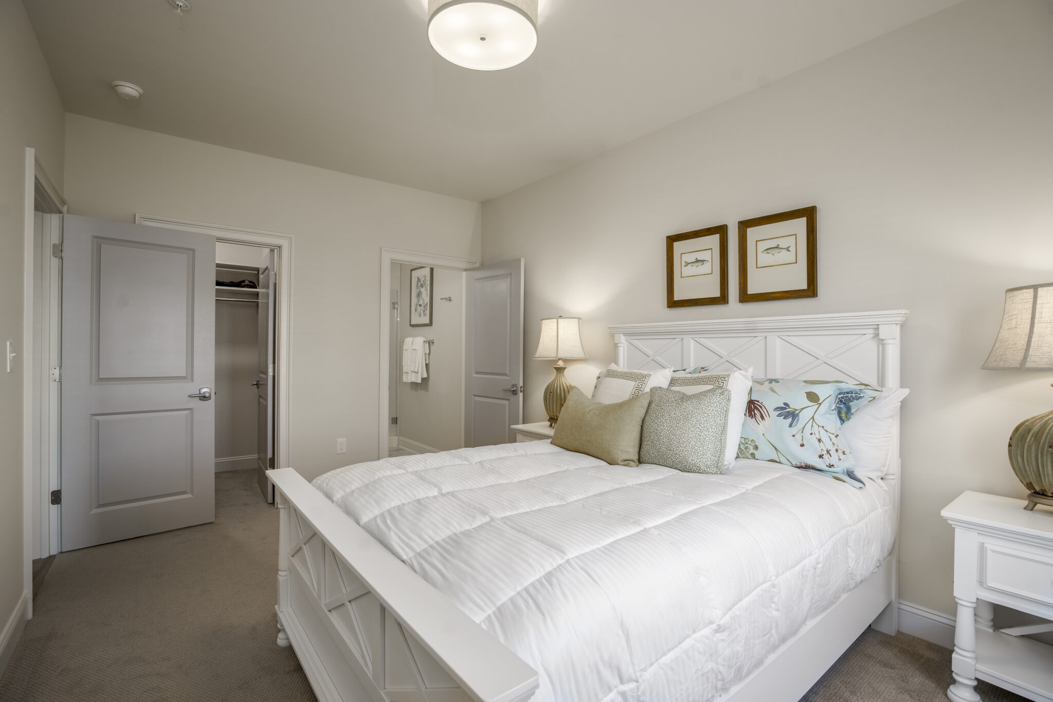 Picture of Courtyard - Village Apartments